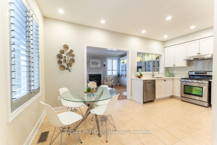 Photo 10 at 7108 Gablehurst Crescent, Meadowvale Village, Mississauga