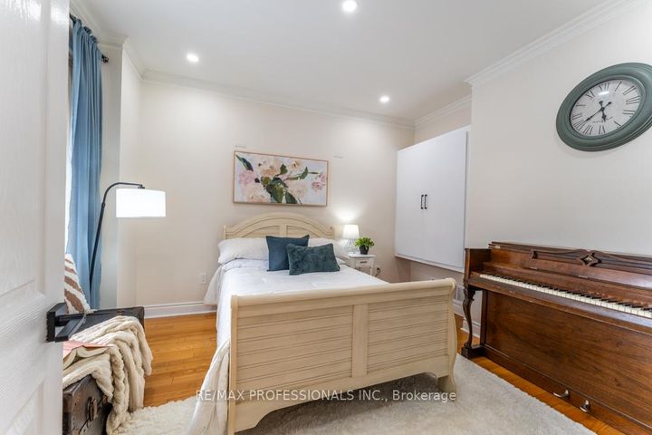 Photo 15 at 7108 Gablehurst Crescent, Meadowvale Village, Mississauga