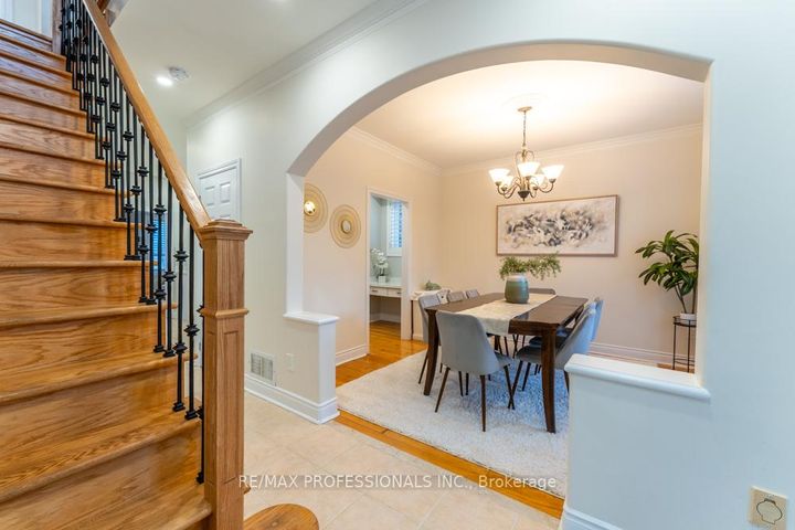 Photo 16 at 7108 Gablehurst Crescent, Meadowvale Village, Mississauga