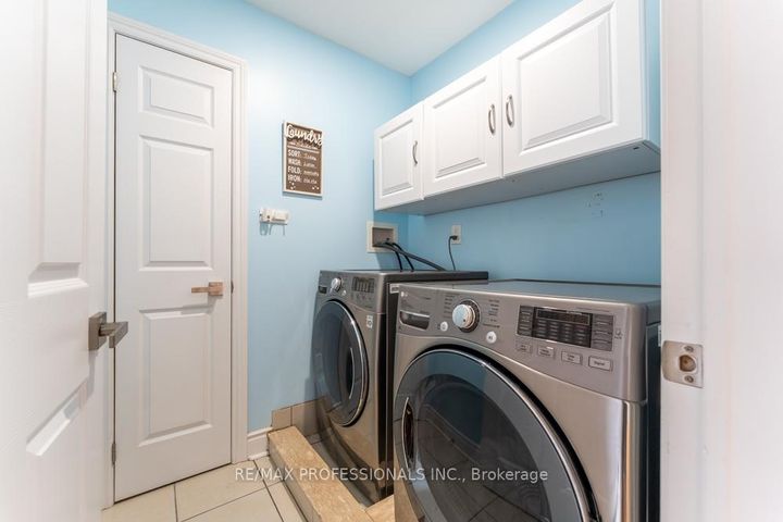 Photo 17 at 7108 Gablehurst Crescent, Meadowvale Village, Mississauga