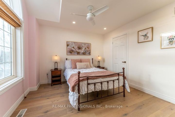 Photo 20 at 7108 Gablehurst Crescent, Meadowvale Village, Mississauga