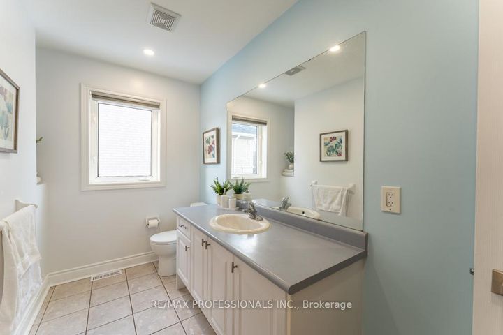 Photo 22 at 7108 Gablehurst Crescent, Meadowvale Village, Mississauga