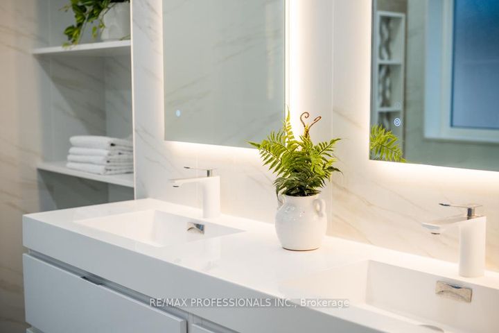 Photo 29 at 7108 Gablehurst Crescent, Meadowvale Village, Mississauga