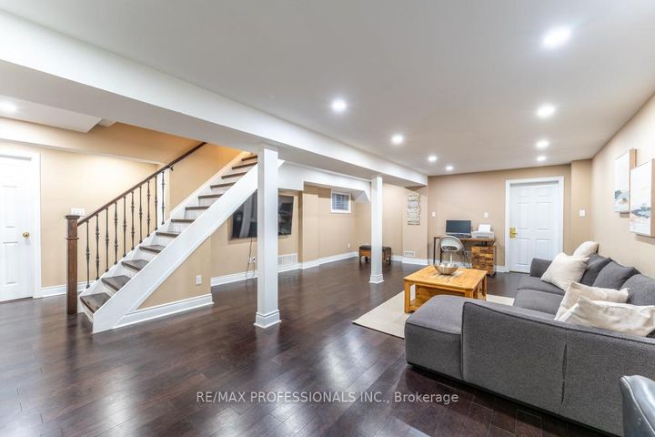 Photo 31 at 7108 Gablehurst Crescent, Meadowvale Village, Mississauga