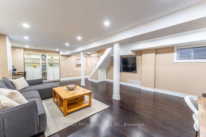 Photo 32 at 7108 Gablehurst Crescent, Meadowvale Village, Mississauga