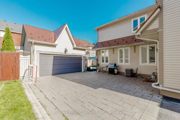 Photo 40 at 7108 Gablehurst Crescent, Meadowvale Village, Mississauga