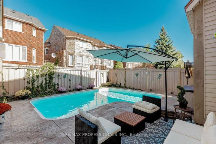 Photo 42 at 7108 Gablehurst Crescent, Meadowvale Village, Mississauga