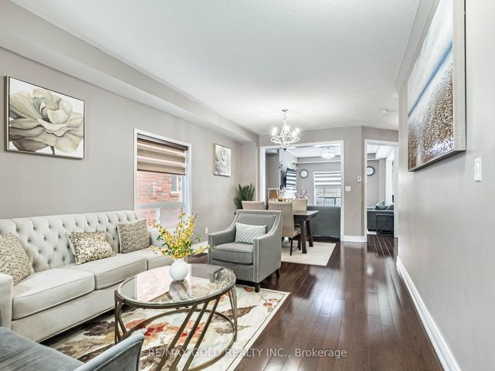 Photo 3 at 18 Travis Crescent, Fletcher's Meadow, Brampton