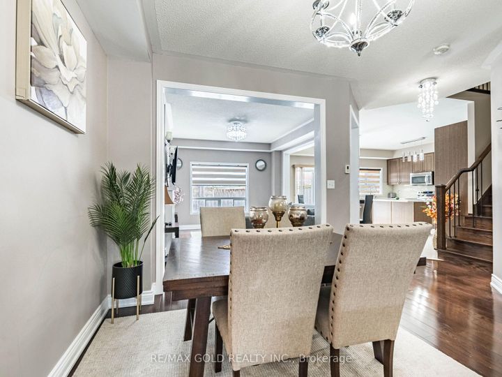 Photo 5 at 18 Travis Crescent, Fletcher's Meadow, Brampton