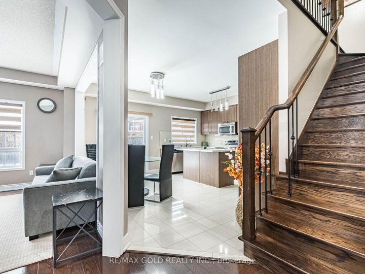 Photo 7 at 18 Travis Crescent, Fletcher's Meadow, Brampton