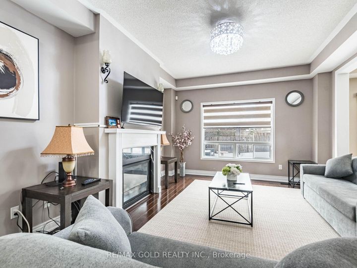 Photo 8 at 18 Travis Crescent, Fletcher's Meadow, Brampton