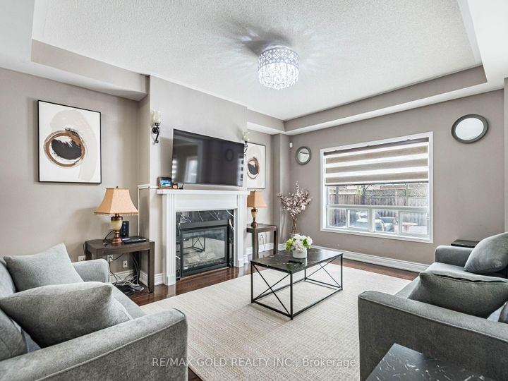 Photo 9 at 18 Travis Crescent, Fletcher's Meadow, Brampton