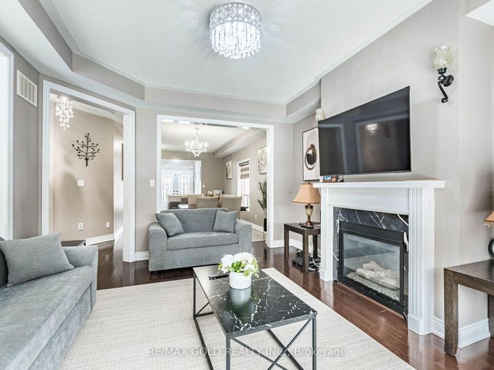 Photo 11 at 18 Travis Crescent, Fletcher's Meadow, Brampton