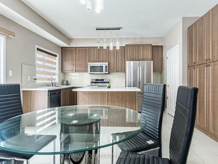 Photo 14 at 18 Travis Crescent, Fletcher's Meadow, Brampton