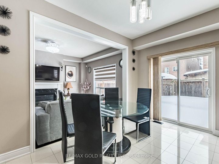 Photo 18 at 18 Travis Crescent, Fletcher's Meadow, Brampton