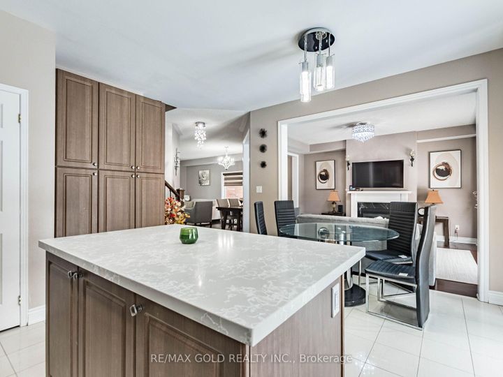 Photo 19 at 18 Travis Crescent, Fletcher's Meadow, Brampton