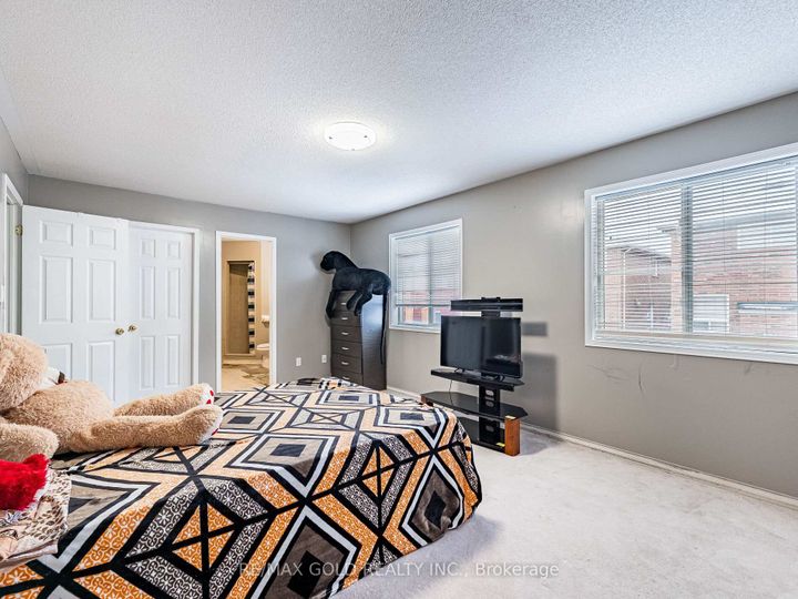 Photo 20 at 18 Travis Crescent, Fletcher's Meadow, Brampton