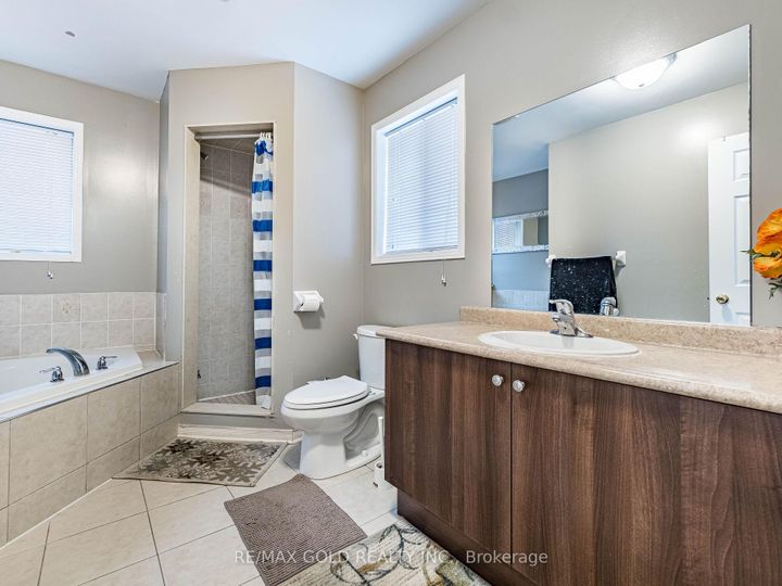 Photo 21 at 18 Travis Crescent, Fletcher's Meadow, Brampton