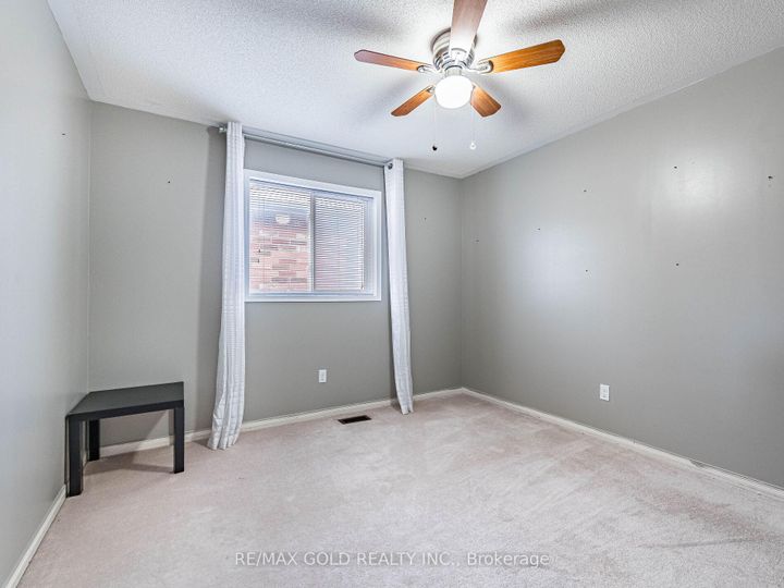 Photo 23 at 18 Travis Crescent, Fletcher's Meadow, Brampton