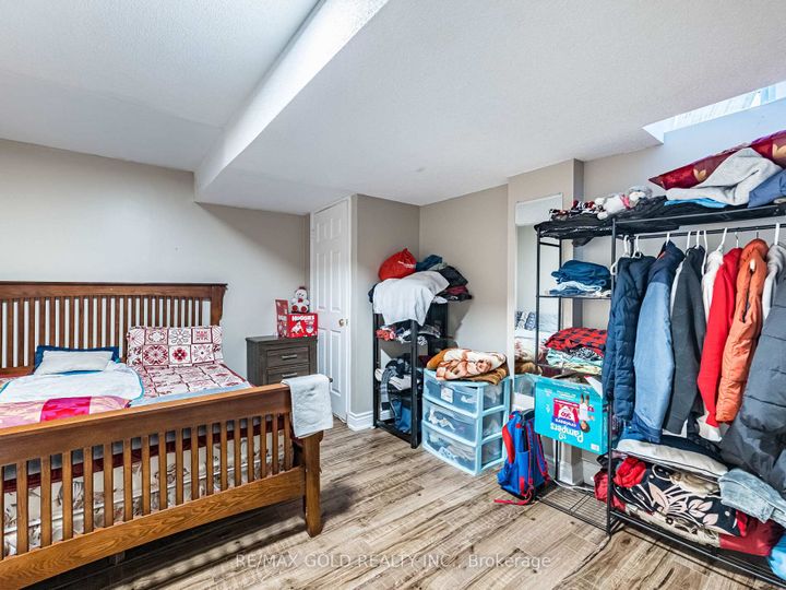 Photo 32 at 18 Travis Crescent, Fletcher's Meadow, Brampton