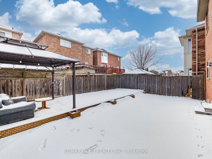 Photo 35 at 18 Travis Crescent, Fletcher's Meadow, Brampton