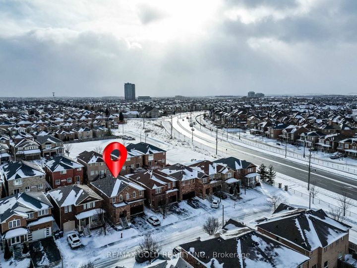 Photo 37 at 18 Travis Crescent, Fletcher's Meadow, Brampton