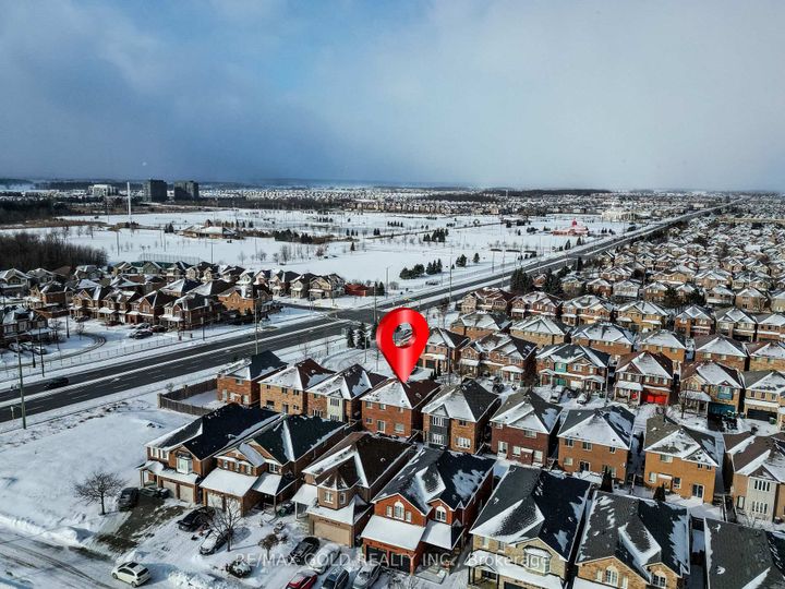 Photo 39 at 18 Travis Crescent, Fletcher's Meadow, Brampton