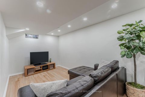 Photo 9 at 179 Warwick Crescent, Summerhill Estates, Newmarket