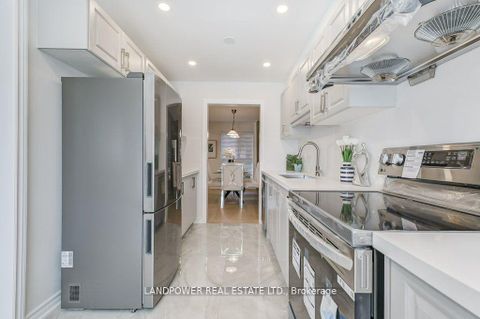 Photo 13 at 10 Brassbell Mill Way, Windfields, Toronto