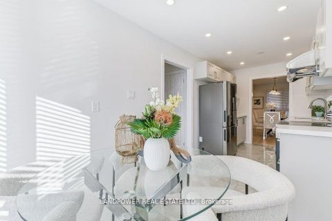 Photo 15 at 10 Brassbell Mill Way, Windfields, Toronto