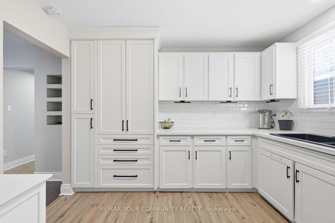 Photo 18 at 857 Copperfield Drive, Eastdale, Oshawa