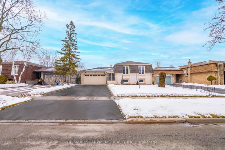 Photo 1 at 305 Pinegrove Road, WO West, Oakville