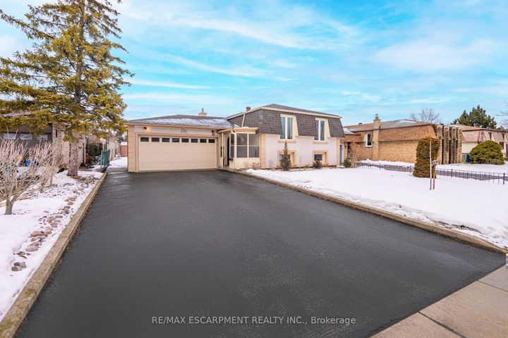 Photo 3 at 305 Pinegrove Road, WO West, Oakville