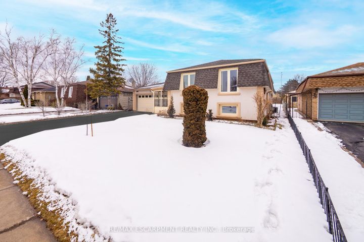 Photo 4 at 305 Pinegrove Road, WO West, Oakville
