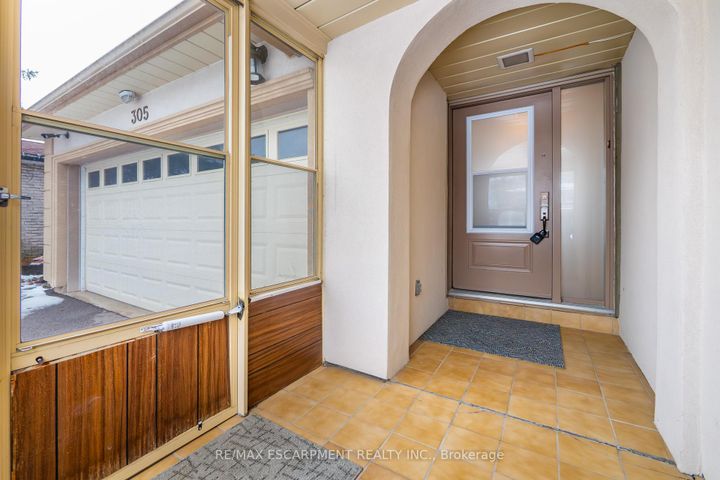 Photo 5 at 305 Pinegrove Road, WO West, Oakville