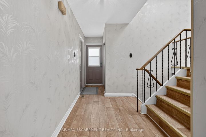 Photo 8 at 305 Pinegrove Road, WO West, Oakville