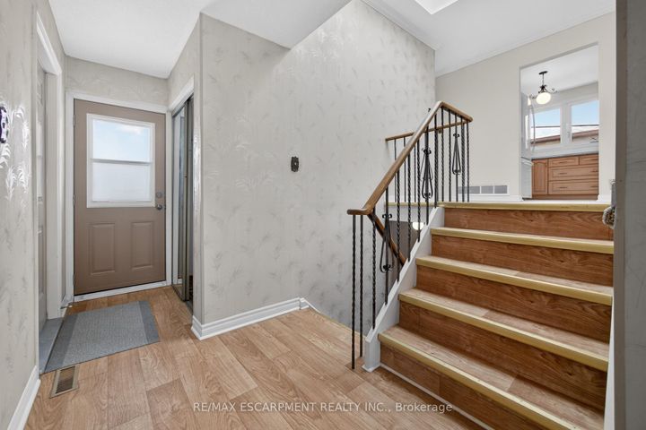 Photo 9 at 305 Pinegrove Road, WO West, Oakville