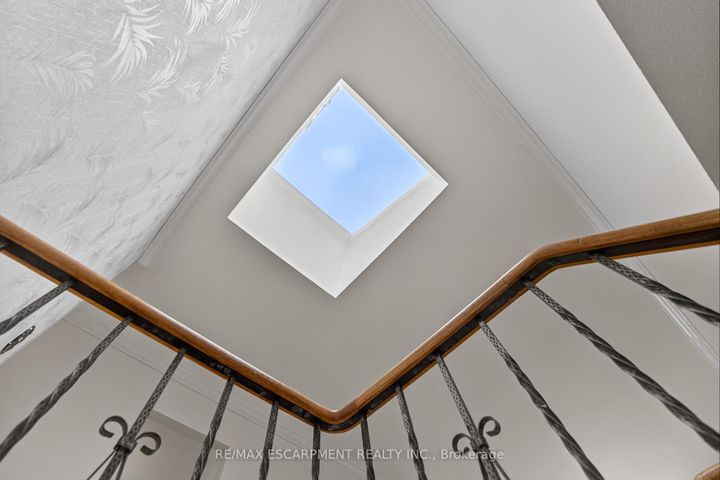 Photo 11 at 305 Pinegrove Road, WO West, Oakville