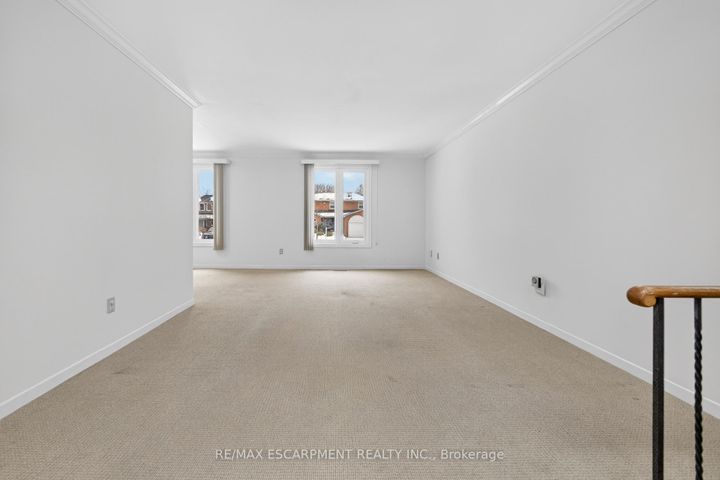 Photo 12 at 305 Pinegrove Road, WO West, Oakville