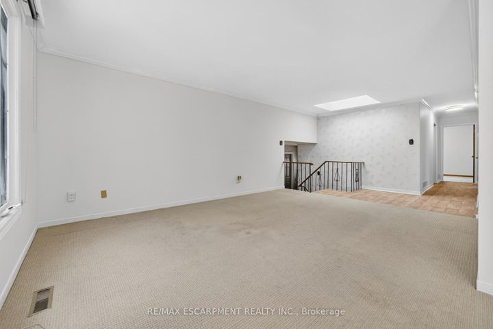 Photo 13 at 305 Pinegrove Road, WO West, Oakville