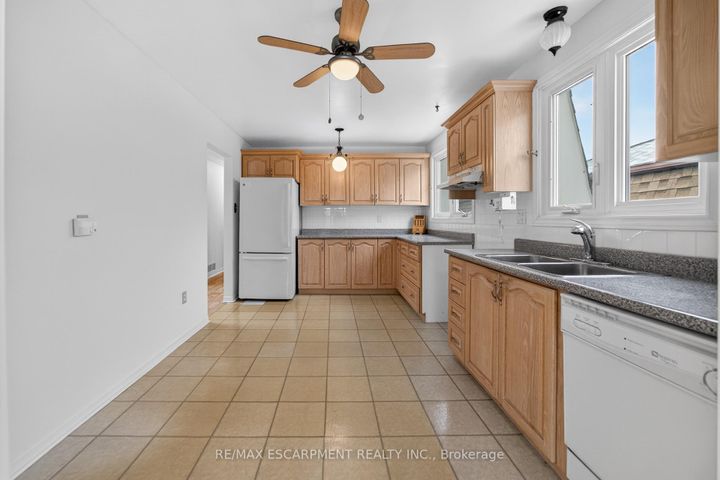 Photo 17 at 305 Pinegrove Road, WO West, Oakville