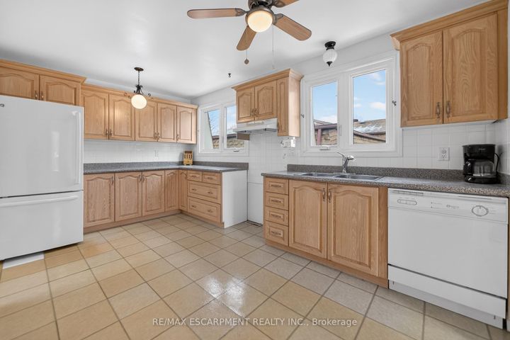 Photo 18 at 305 Pinegrove Road, WO West, Oakville