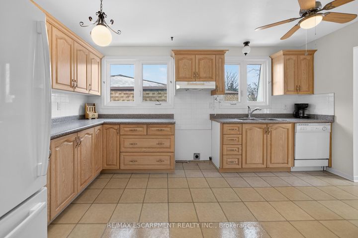 Photo 20 at 305 Pinegrove Road, WO West, Oakville