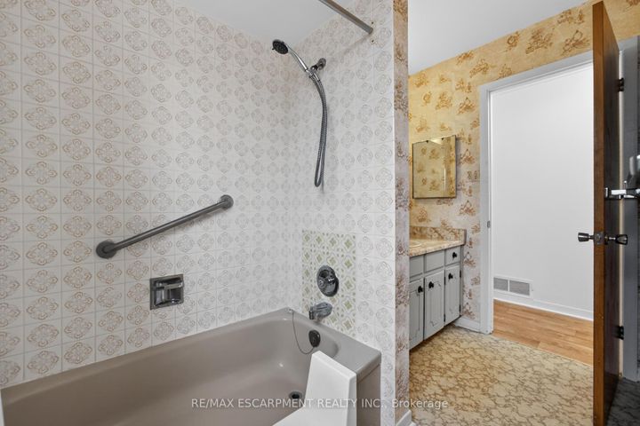 Photo 31 at 305 Pinegrove Road, WO West, Oakville