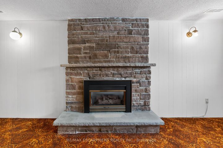 Photo 37 at 305 Pinegrove Road, WO West, Oakville