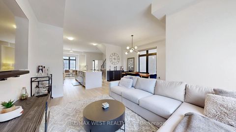 Photo 10 at 58 De La Roche Drive, Vellore Village, Vaughan