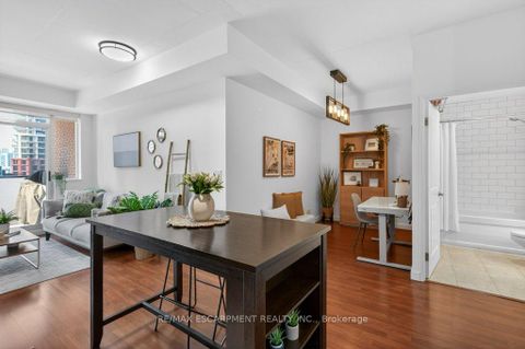 Photo 4 at 522 - 1 Shaw Street, Niagara, Toronto