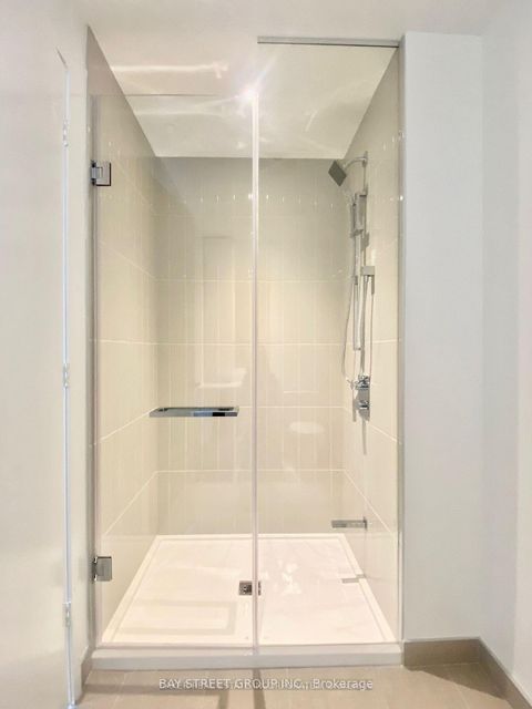 Photo 8 at 5207 - 3900 Confederation Parkway, City Centre, Mississauga