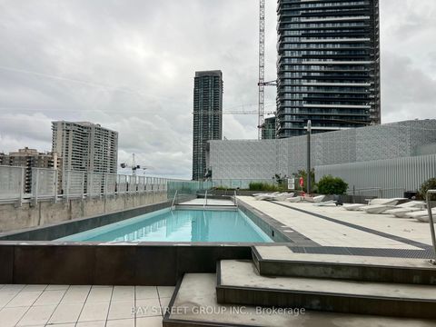 Photo 12 at 5207 - 3900 Confederation Parkway, City Centre, Mississauga