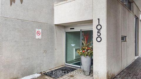 Photo 2 at 811 - 1050 The Queensway, City Centre West, Toronto